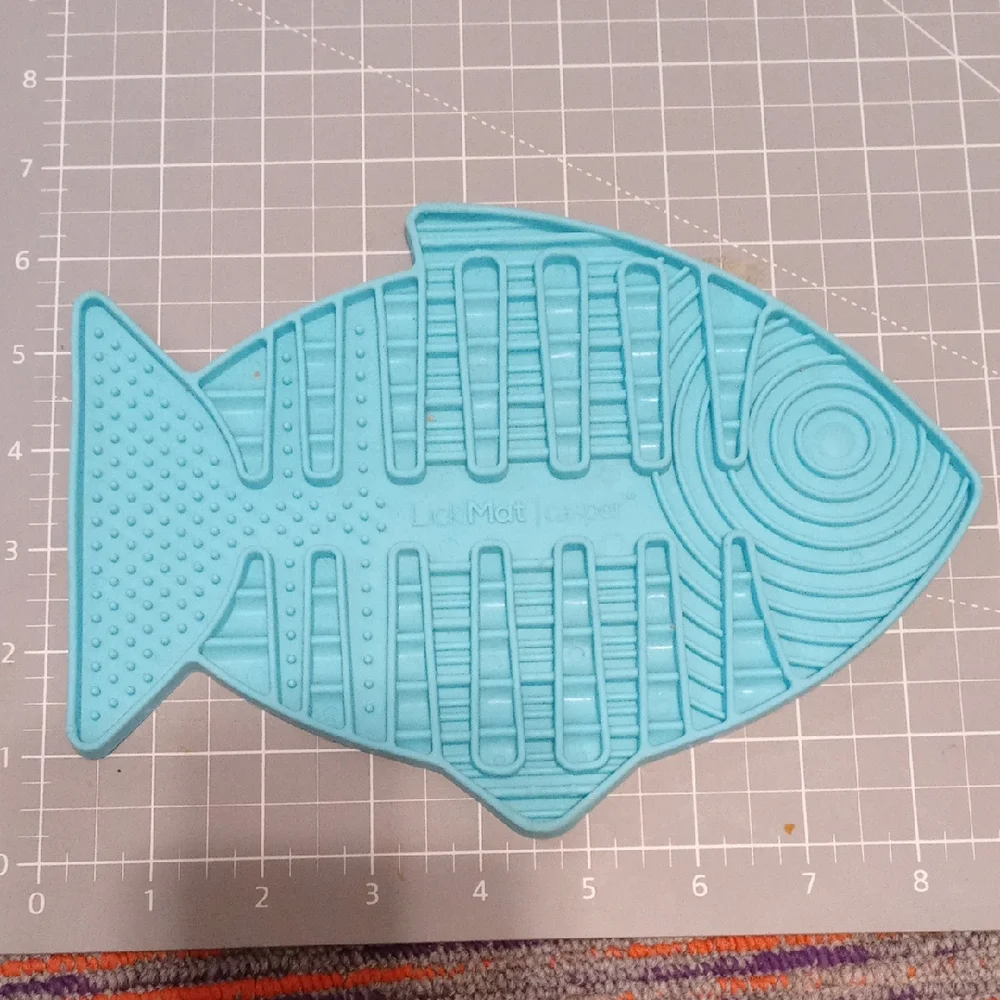 Aqua Fish-Shaped Lick Mat for Pets